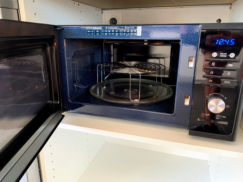Four micro-onde