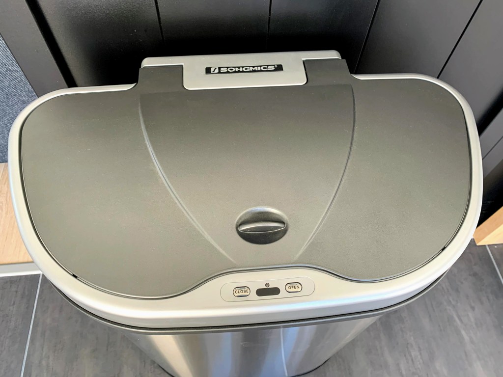 Poubelle automatique