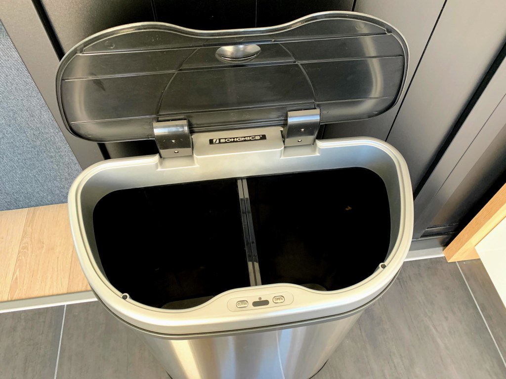 Poubelle automatique